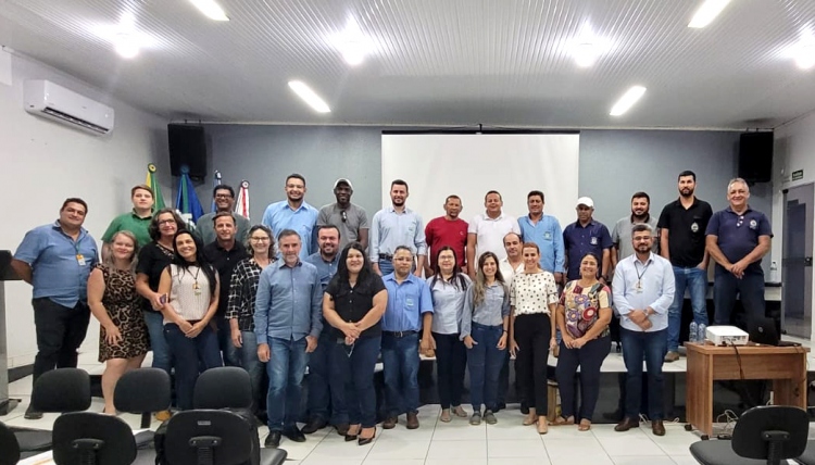 PRESIDENTE PREFEITA MARIA LUCIA DE OLIVEIRA PORTO, REÚNE SECRETÁRIOS DE OBRA, MEIO AMBIENTE E AGRICULTURA DOS MUNICÍPIOS CONSORCIADOS PARA JUNTOS DISCUTIR O CRONOGRAMA DE ATENDIMENTO DAS AÇÕES VIA CONSÓRCIO.